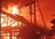 Kebakaran Hebat Landa Pasar Segiri Samarinda, Api Membesar Sejak Subuh