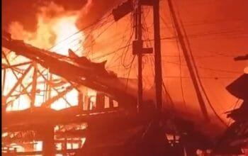 Kebakaran Hebat Landa Pasar Segiri Samarinda, Api Membesar Sejak Subuh