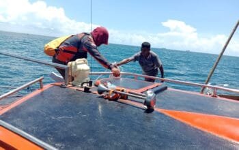 As Mesin Patah di Tengah Laut, Lima Warga Bontang Dievakuasi Selamat