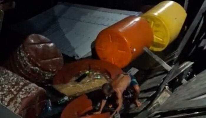 Fasilitas Sampah Ambruk, Diduga Akubat Tiang Lapuk