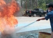 Disdamkartan Bontang Bekali Karyawan KOPKAR PKT Teknik Pemadaman Api