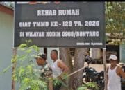 Masuki Tahap Finishing, Satgas TMMD Cat Bagian Dalam RTLH di Desa Sidomulyo