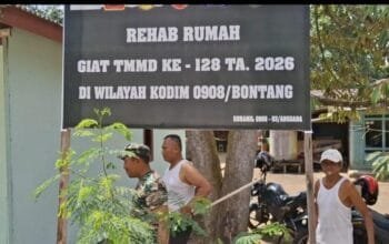 Masuki Tahap Finishing, Satgas TMMD Cat Bagian Dalam RTLH di Desa Sidomulyo