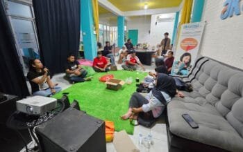 Jurnalis Bontang Nobar Pesta Babi, Bahas Keberpihakan Media hingga Ketimpangan Pembangunan
