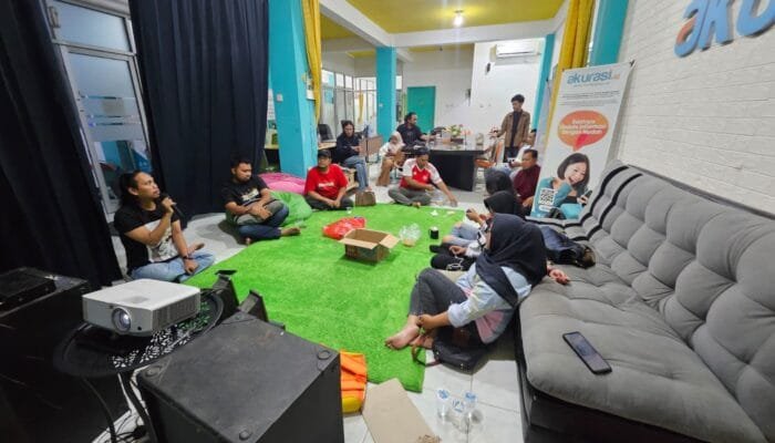 Jurnalis Bontang Nobar Pesta Babi, Bahas Keberpihakan Media hingga Ketimpangan Pembangunan