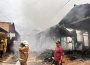 Diduga Korsleting Listrik, Rumah di Bontang Baru Ludes Dilahap Si Jago Merah