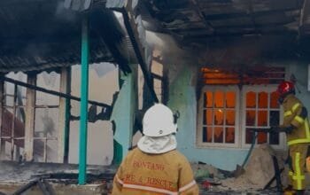Rumah di Bontang Baru Terbakar, Tukang Nyaris Terjebak Kobaran Api
