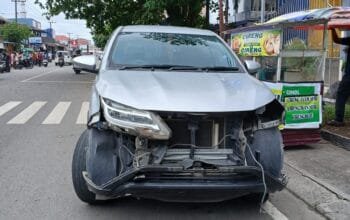 Tabrak Mobil Putar Balik di Depan SMPN 2 Bontang, Tiga Pelajar Terluka Parah