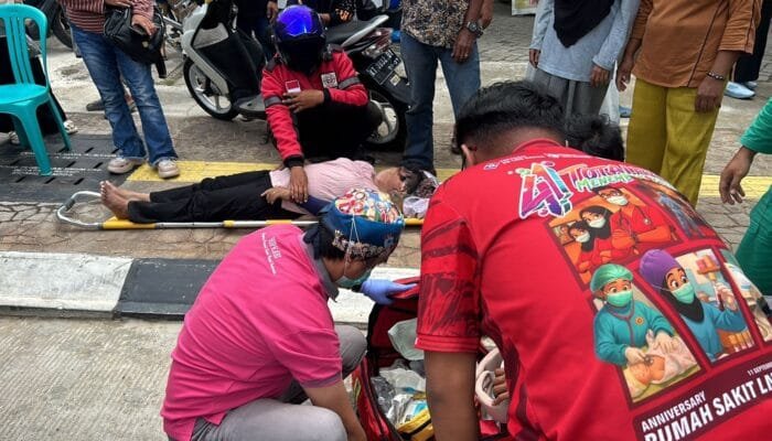 Tabrakan Dua Sepeda Motor di Depan Cafe Rangkong Bontang, Tiga Pengendara Terluka