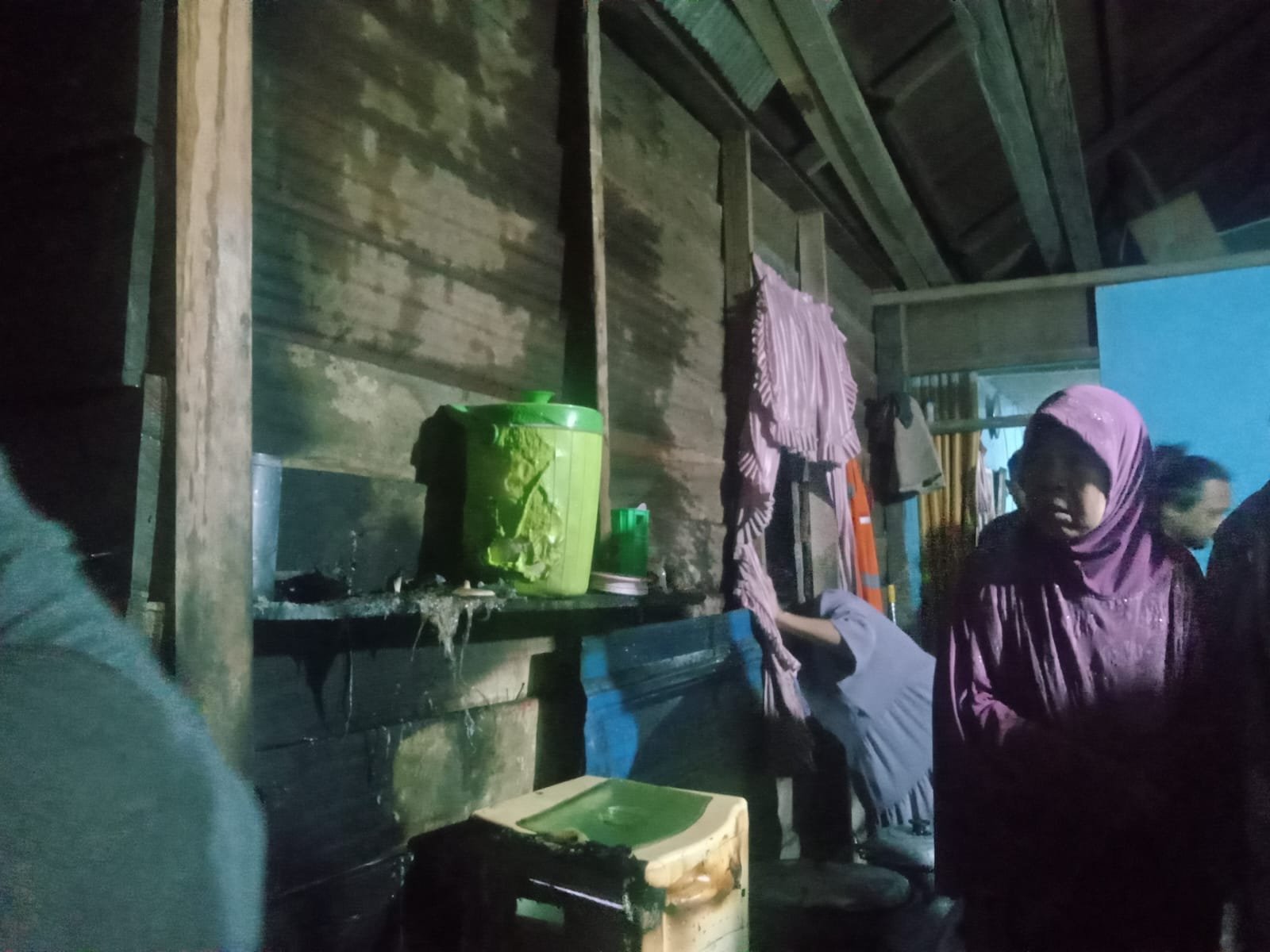 Dapur warga sempat terbakar, namun berhasil di padamkan, Kamis (25/6/2026).