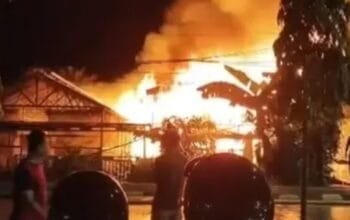 Kebakaran di Kawasan Padat Penduduk Sangatta Utara, Dua Rumah Hangus Dilalap Api