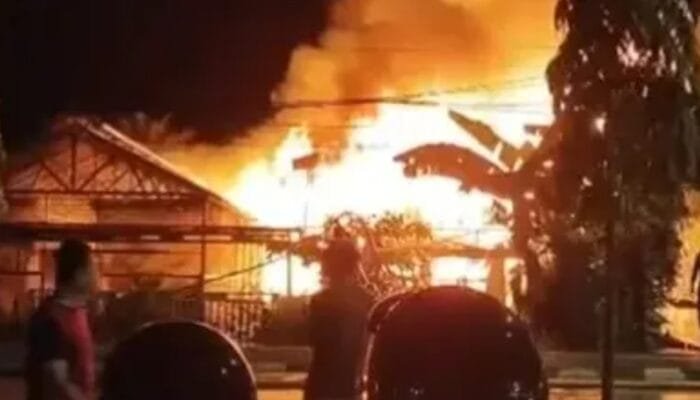 Kebakaran di Kawasan Padat Penduduk Sangatta Utara, Dua Rumah Hangus Dilalap Api