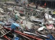 Ombak 3 Meter Robohkan 3 Rumah di Pesisir Balikpapan