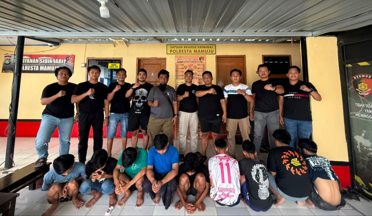 Sembilan dari 17 orang pelaku berhasil diamankan sejak saat laporan awal diterima, saat ini jumlah pelaku yang tertangkap sebanyak 16 orang, tinggal satu orang tersangka berinisial B. (FOTO: Zul/NIUS.id)