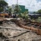 Wakil Wali Kota Balikpapan Bagus Susetyo bersama sejumlah pejabat terkait meninjau progres perbaikan permanen Jalan Syafrudin Yoes. (FOTO: SR/NIUS.id)