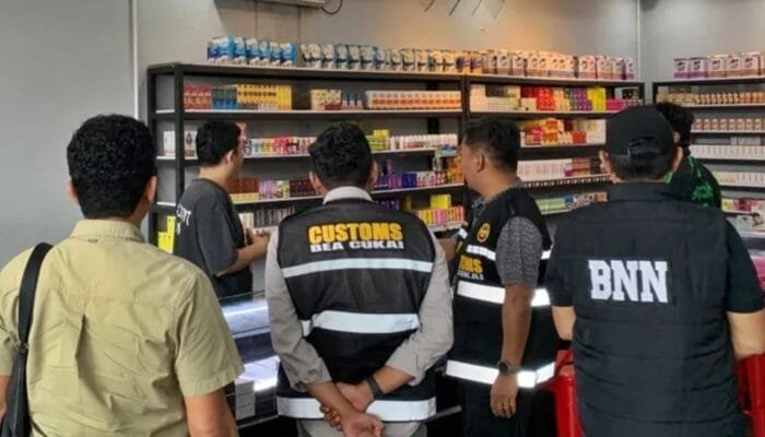Bea Cukai Bontang Gelar Operasi Pasar, Satu Slop Rokok Ilegal Ditemukan