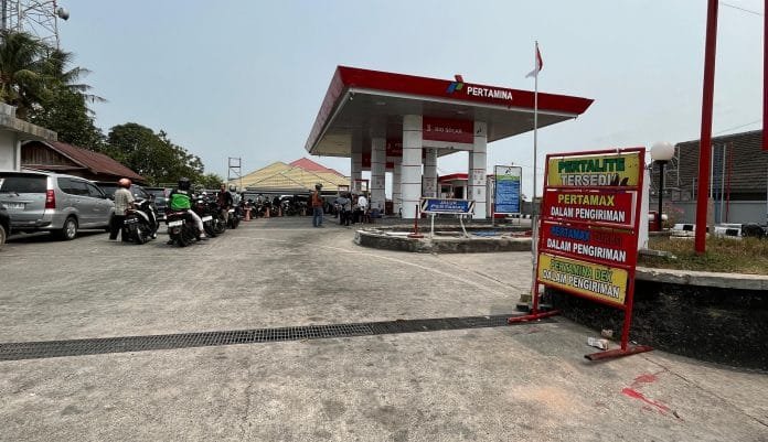 Ilustrasi Antrian BBM
