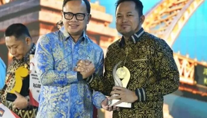 Kaltim Borong Dua Terbaik I Regional Kalimantan: Pendidikan dan Kesehatan, Diserahkan Wamendagri
