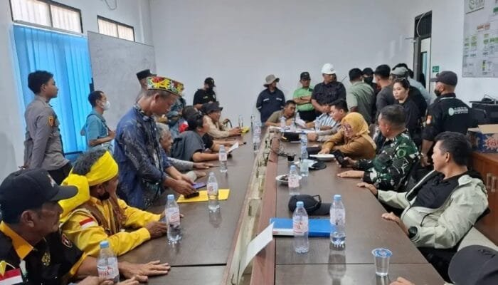 Warga Segel Kantor dan Pabrik PT NIKP, Sengketa Lahan 600 Hektare Makin Memanas