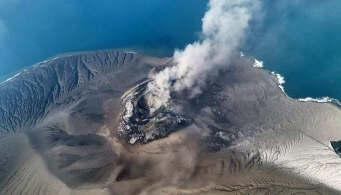 Abu Vulkanik Anak Krakatau Capai 14,6 Km, Empat Bandara Ditutup Sementara