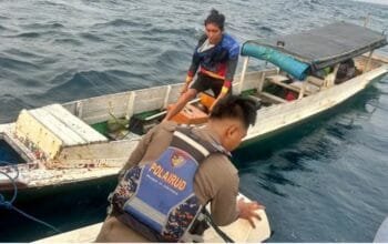Mesin Mati di Tengah Laut, Lima Pemancing di Kutim Dievakuasi Satpolairud