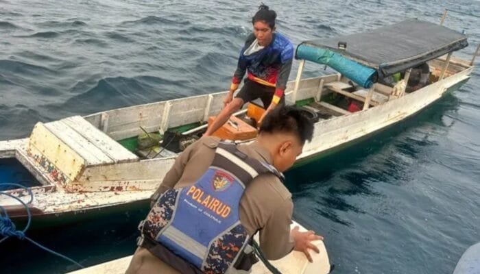 Mesin Mati di Tengah Laut, Lima Pemancing di Kutim Dievakuasi Satpolairud