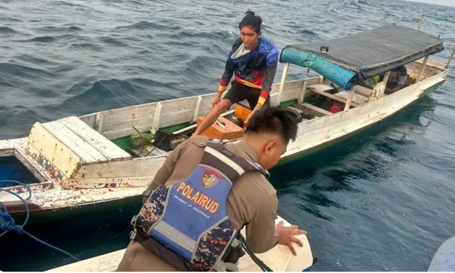 Mesin Mati di Tengah Laut, Lima Pemancing di Kutim Dievakuasi Satpolairud