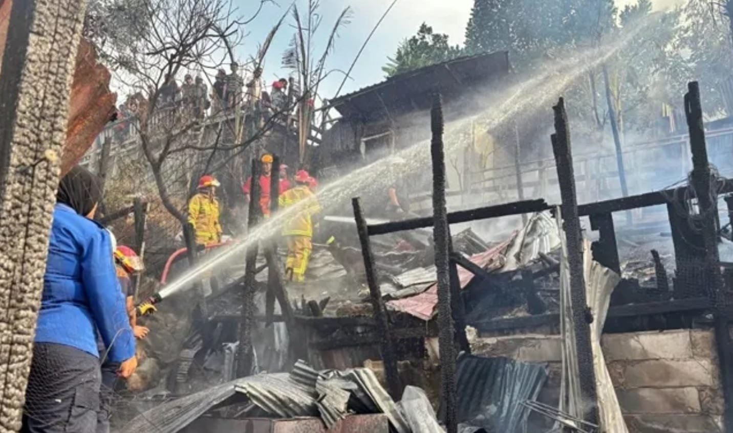 Ditinggal Antar Pesanan, Tempat Usaha Kerupuk di Balikpapan Ludes Terbakar
