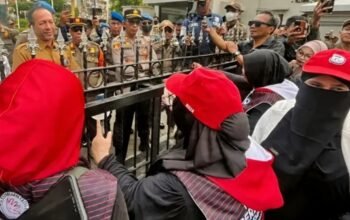 Aksi “Save Children” di Kantor Gubernur Kaltim, TRC PPA Minta Penanganan Karhutla Lebih Serius