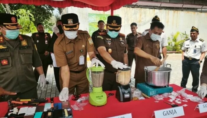 339 Gram Sabu hingga Belasan Sajam Dimusnahkan Kejari Balikpapan