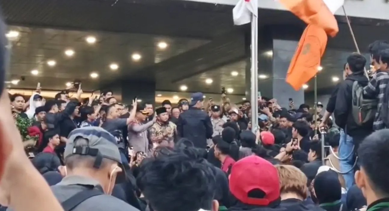 Rudy Mas’ud Sepakat Copot Ajudan yang Viral, Surat Pencopotan Disebut Ditandatangani Hari Ini