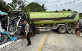 Tabrakan Dua Truk di Sangatta-Bontang, Satu Pengemudi Alami Patah Tulang